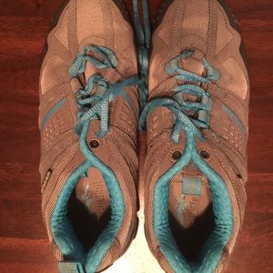 HARDLY WORN Pacific Trail Hiking Boots